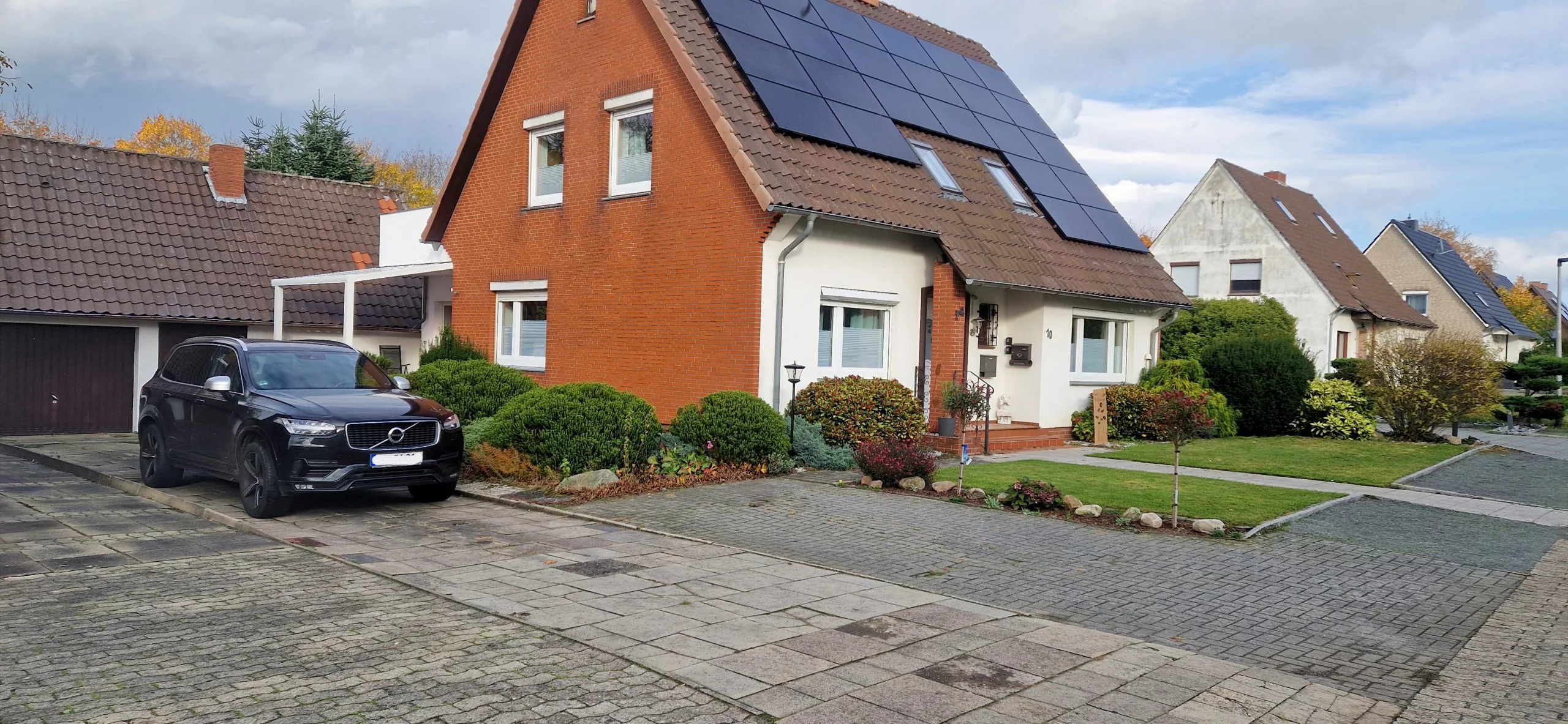 Außenbereich Lichtblick: linke Einfahrt bis zur Garage