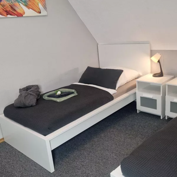 Einzelbett im Schlafzimmer
