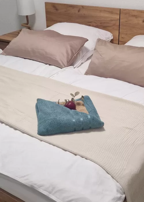 Ferienwohnung Lichtblick - Schlafzimmer Holz Doppelbett